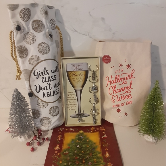 🆕️ Wine Bags and Wine Glass Charm Markers Gift Set - Picture 1 of 13